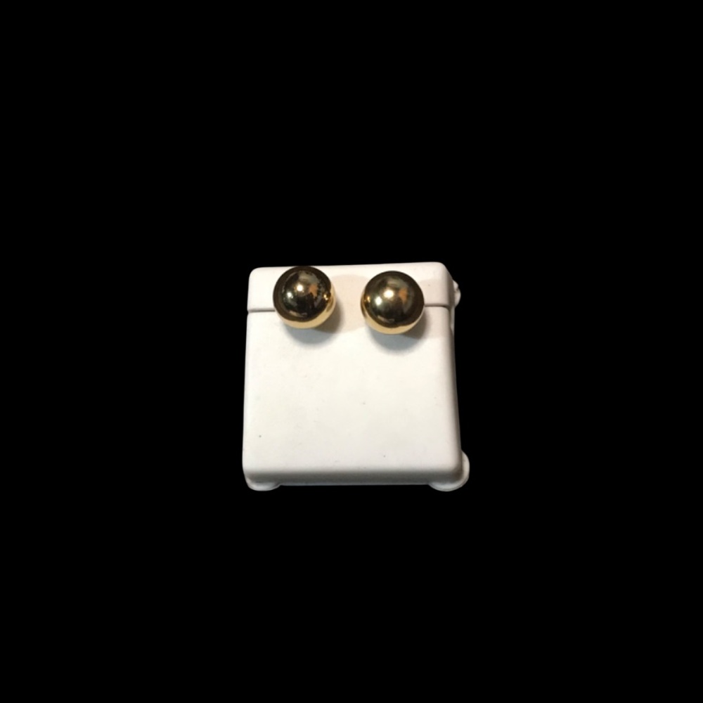 Elegant Gold Stud Earrings